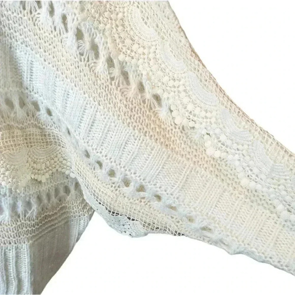Vine & Love Ivory Oversized Crochet Trim Dolman Sleeve Sweater New Size Small - Picture 4 of 6